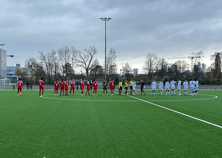 Mehr über den Artikel erfahren U19 zeigt Teamgeist und siegt knapp gegen den Karbener SV